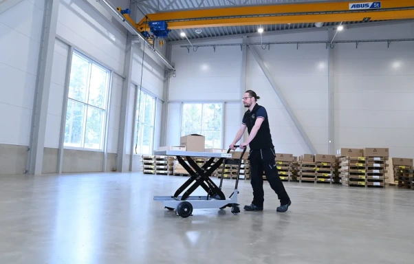 „EdmoLift“ žirkliniai kėlimo vežimėliai