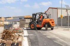 AUSA C251H dyzelinis visureigis šakinis krautuvas