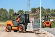 AUSA C251H dyzelinis visureigis šakinis krautuvas