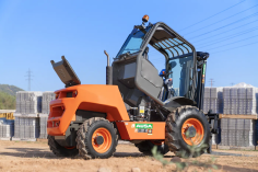 AUSA C251H dyzelinis visureigis šakinis krautuvas