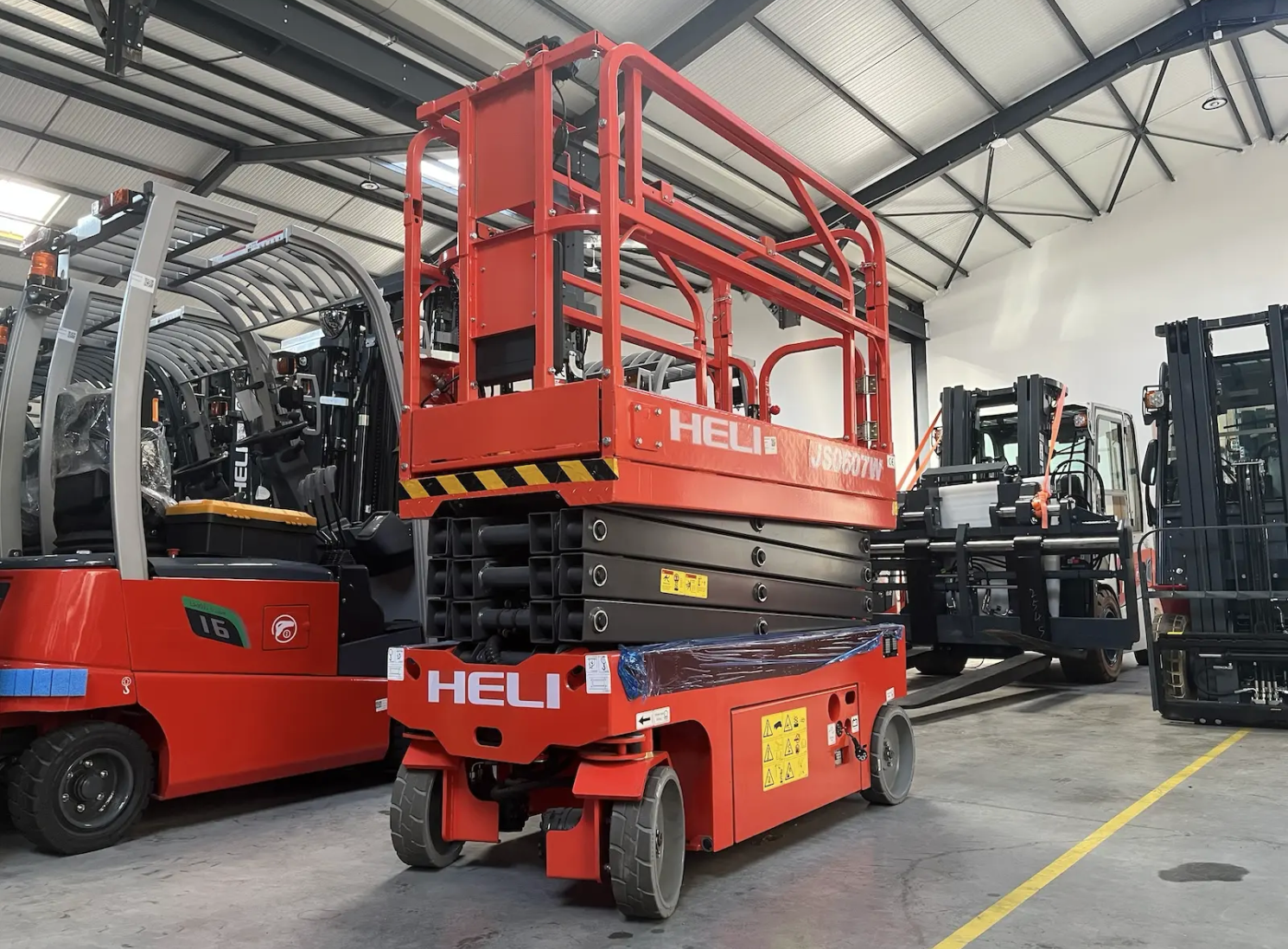 HELI JS07 savaeigė žirklinė kėlimo platforma