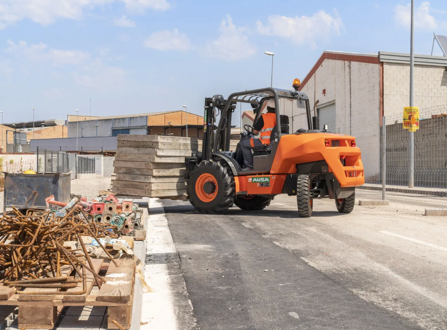 AUSA C251H dyzelinis visureigis šakinis krautuvas