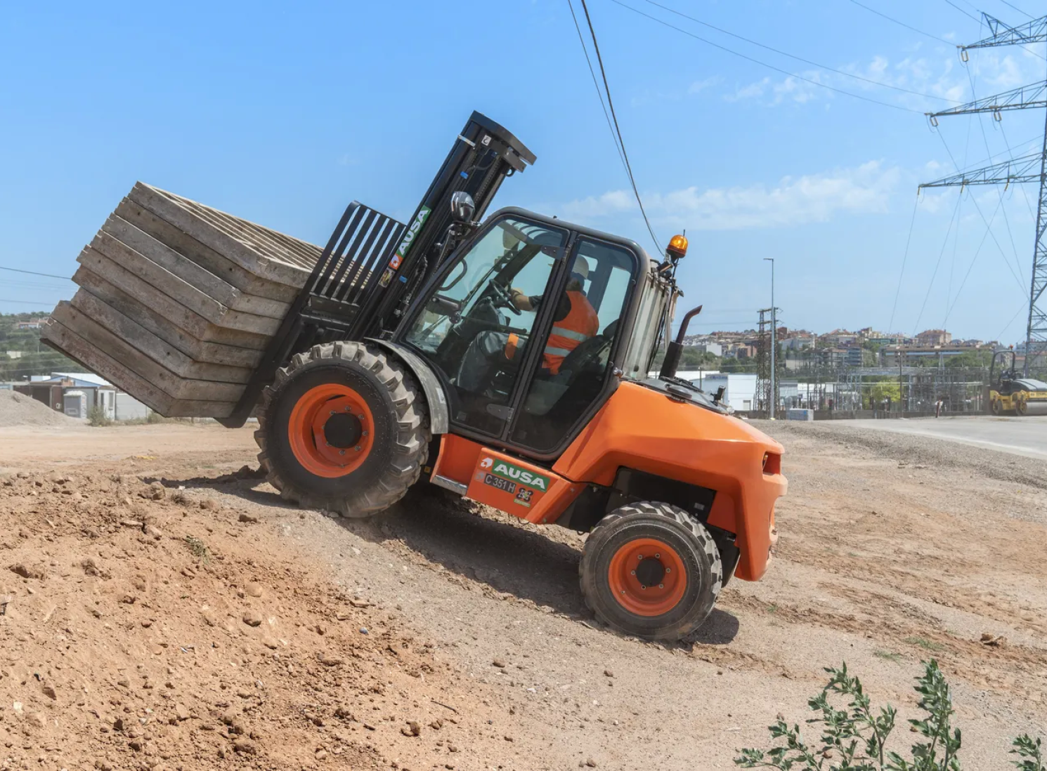 AUSA C351H dyzelinis visureigis šakinis krautuvas