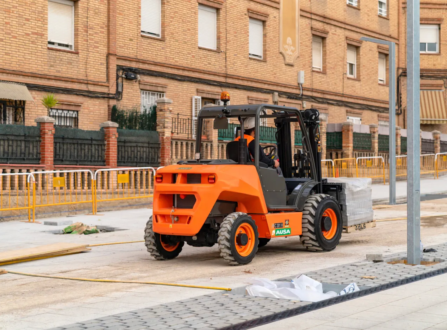 AUSA C201H dyzelinis visureigis šakinis krautuvas
