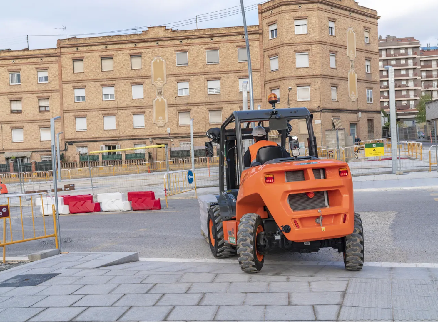 AUSA C201H dyzelinis visureigis šakinis krautuvas