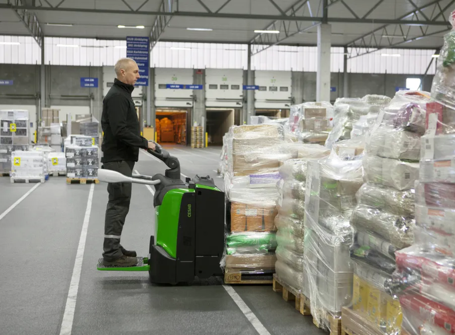 CESAB P320–P325 elektrinis padėklų vežimėlis