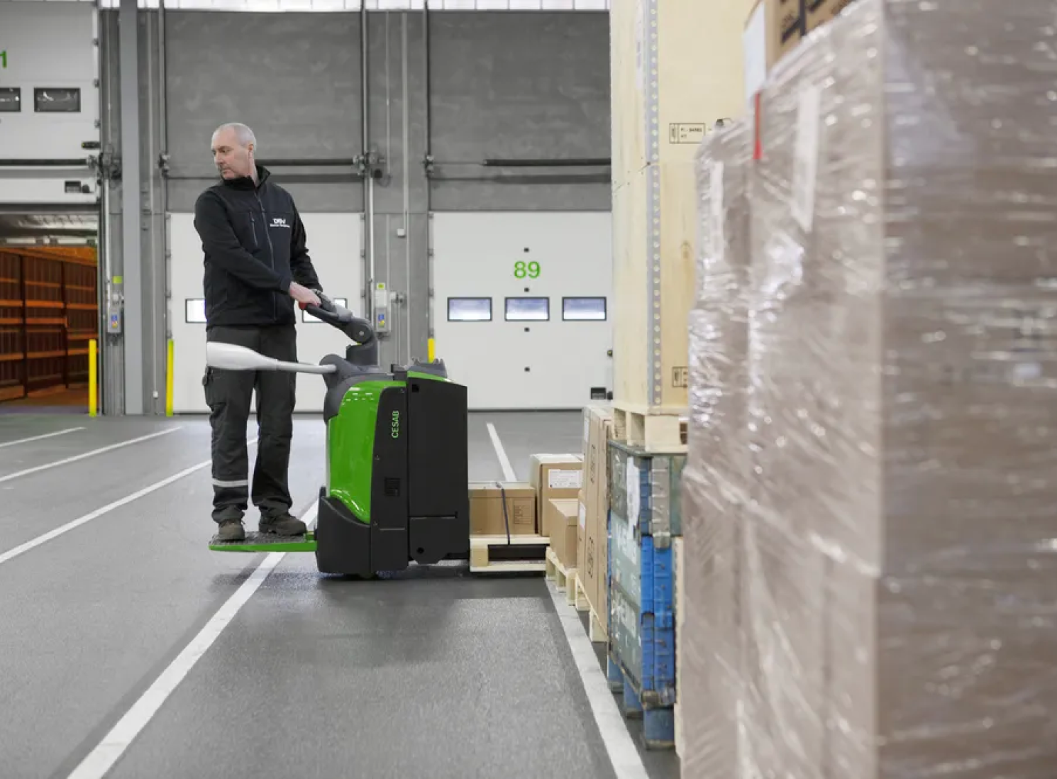 CESAB P320–P325 elektrinis padėklų vežimėlis