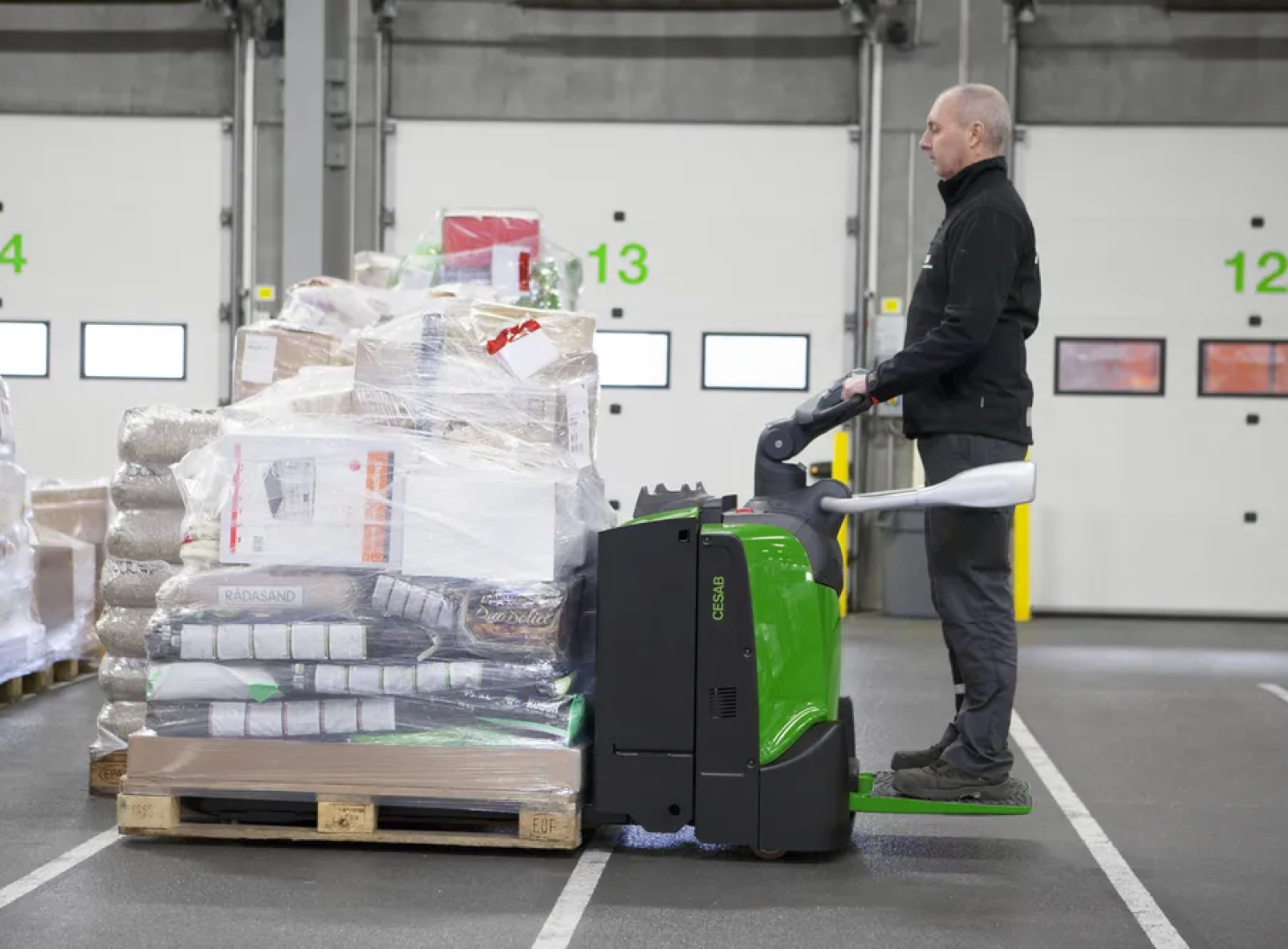 CESAB P320–P325 elektrinis padėklų vežimėlis